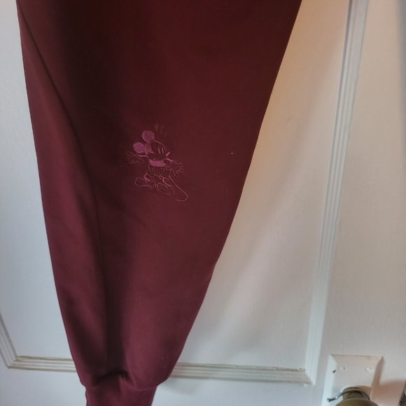 FIGS DISNEY LIMITED EDITION DISNEY BURGUNDY - Picture 8 of 13